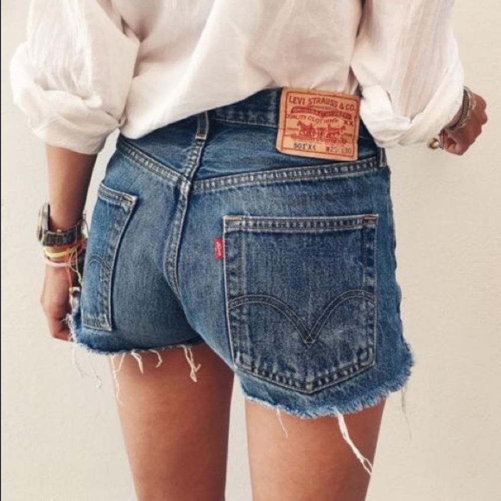 NWT Levi’s wedgie fit jean short size 24